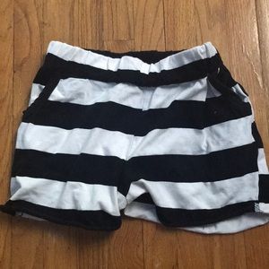 🤤 Soft Black & White Chill Shorts